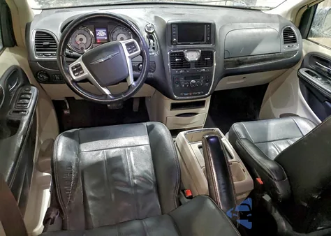 2016 Chrysler Town & Country Touring z USA, uszkodzony, nr VIN 2C4RC1BG6GR133750